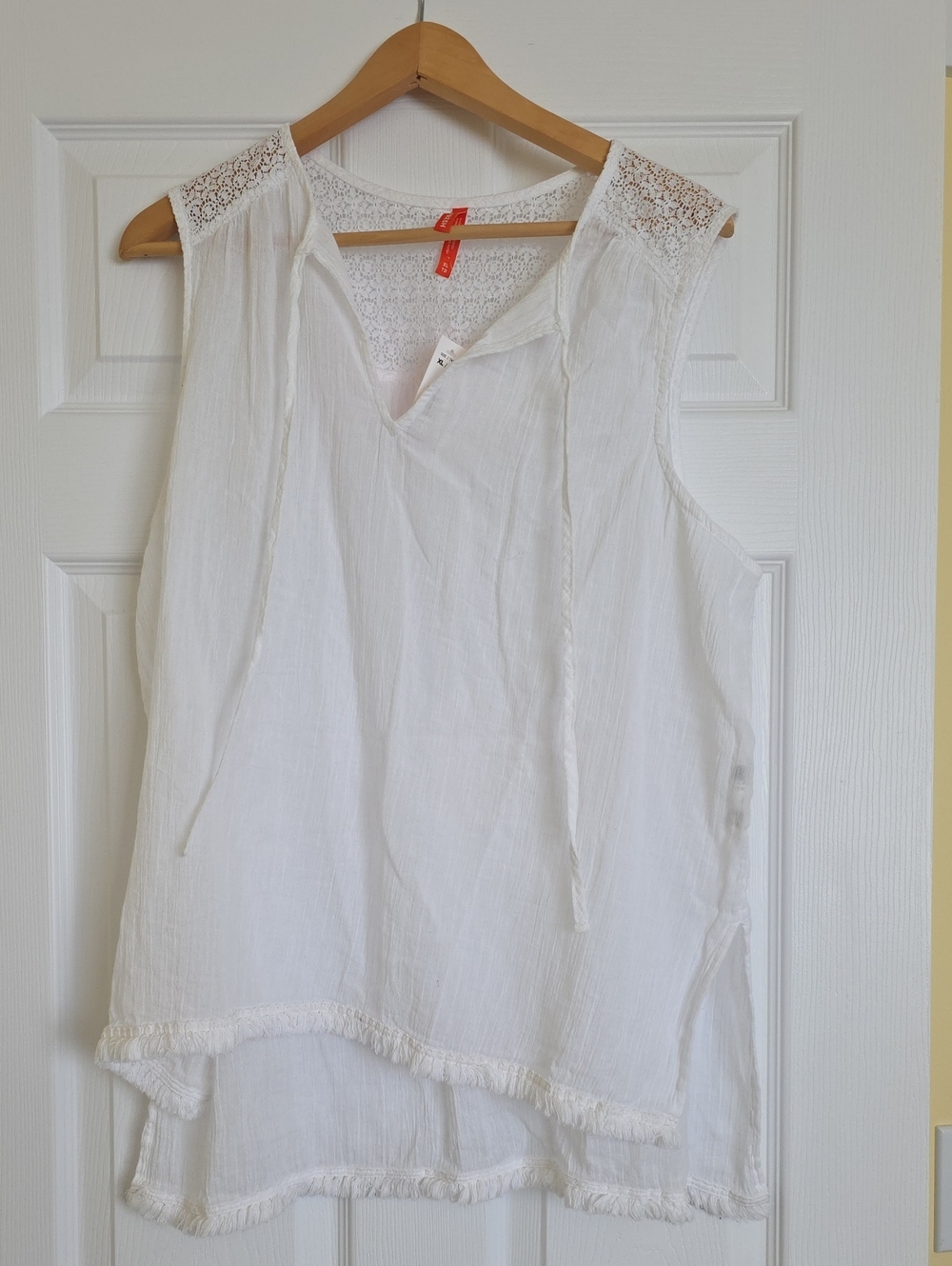 Joe Fresh White Lace-Trim Sleeveless Tunic Camisole
